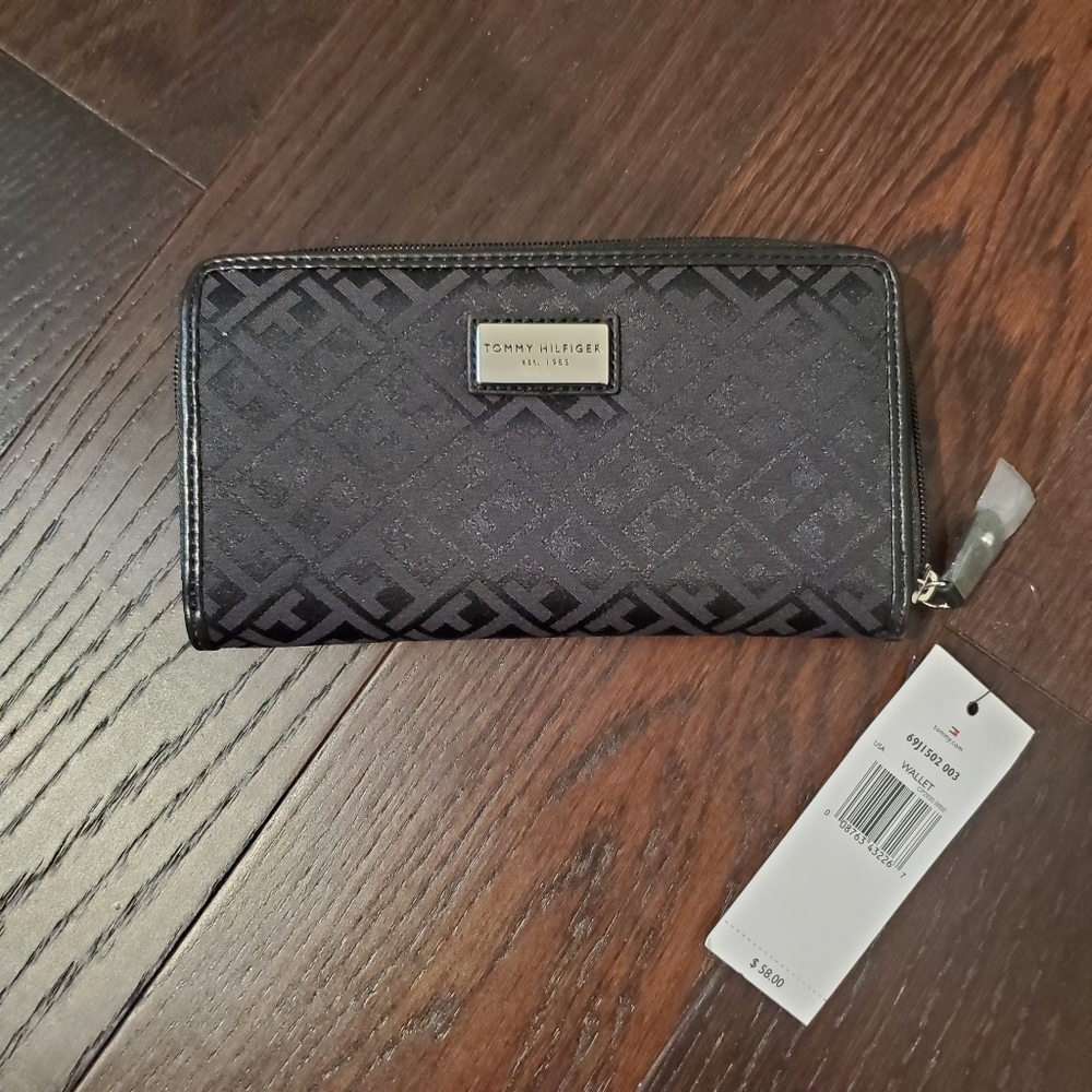 NWT! Black Tommy Hilfiger Wallet